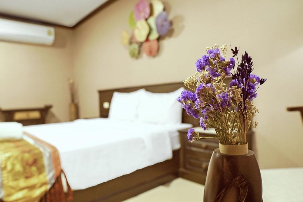 Romena Grand Hotel Chiang Mai Exteriör bild