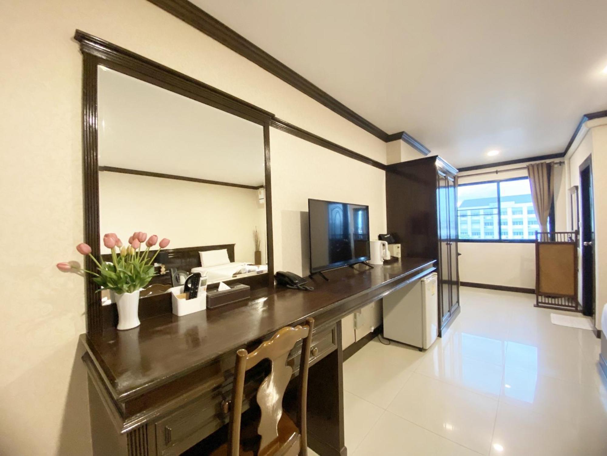 Romena Grand Hotel Chiang Mai Exteriör bild