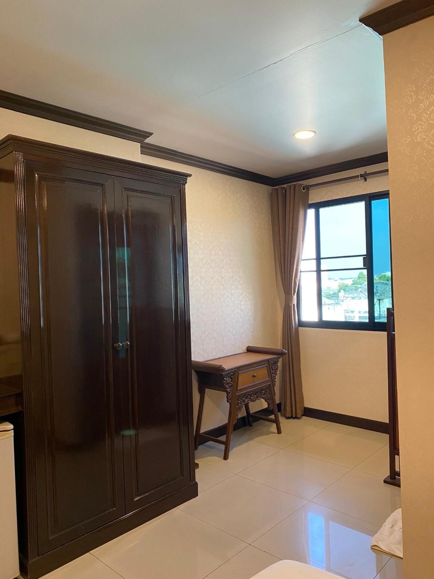 Romena Grand Hotel Chiang Mai Exteriör bild