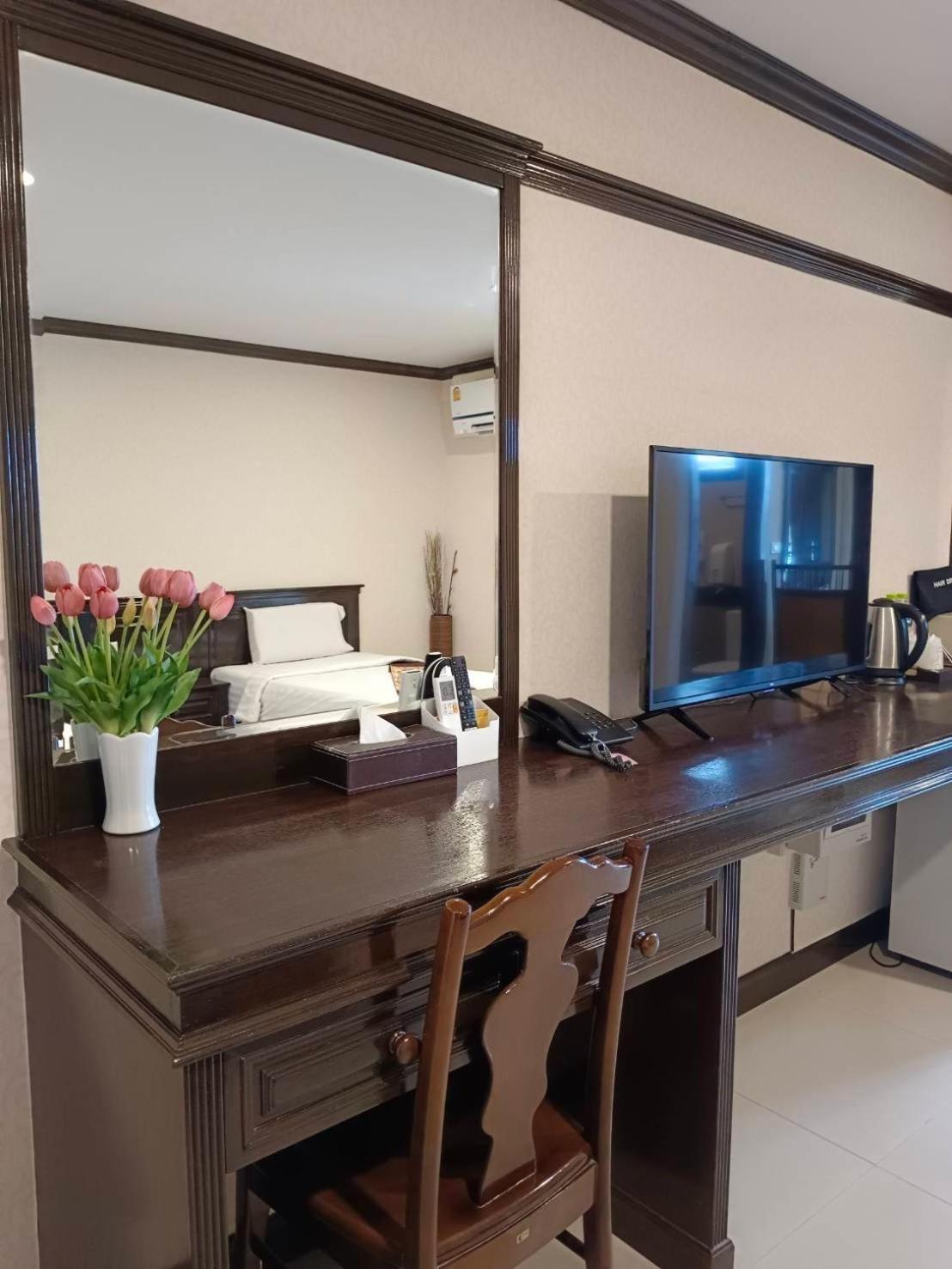 Romena Grand Hotel Chiang Mai Exteriör bild