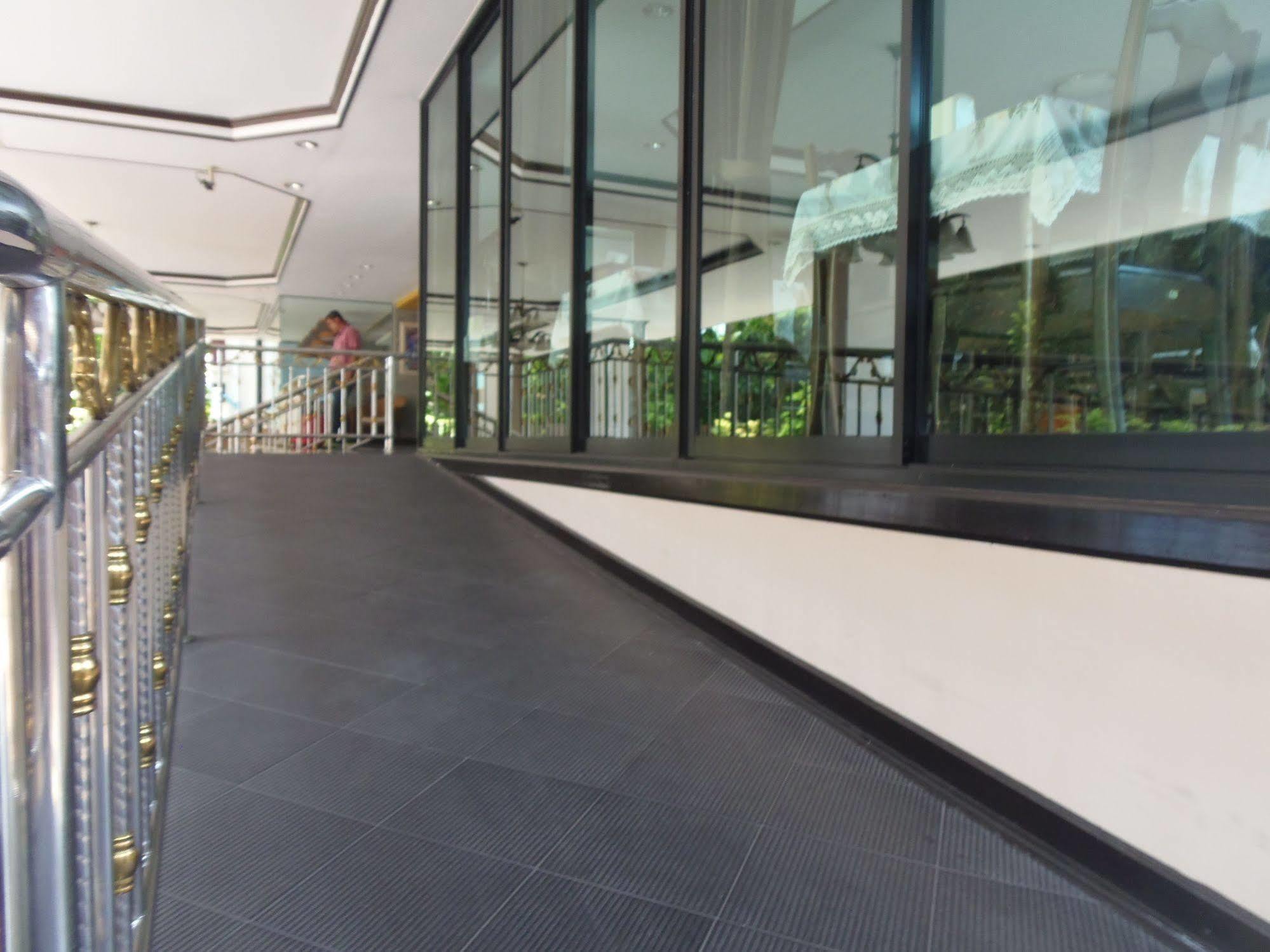 Romena Grand Hotel Chiang Mai Exteriör bild